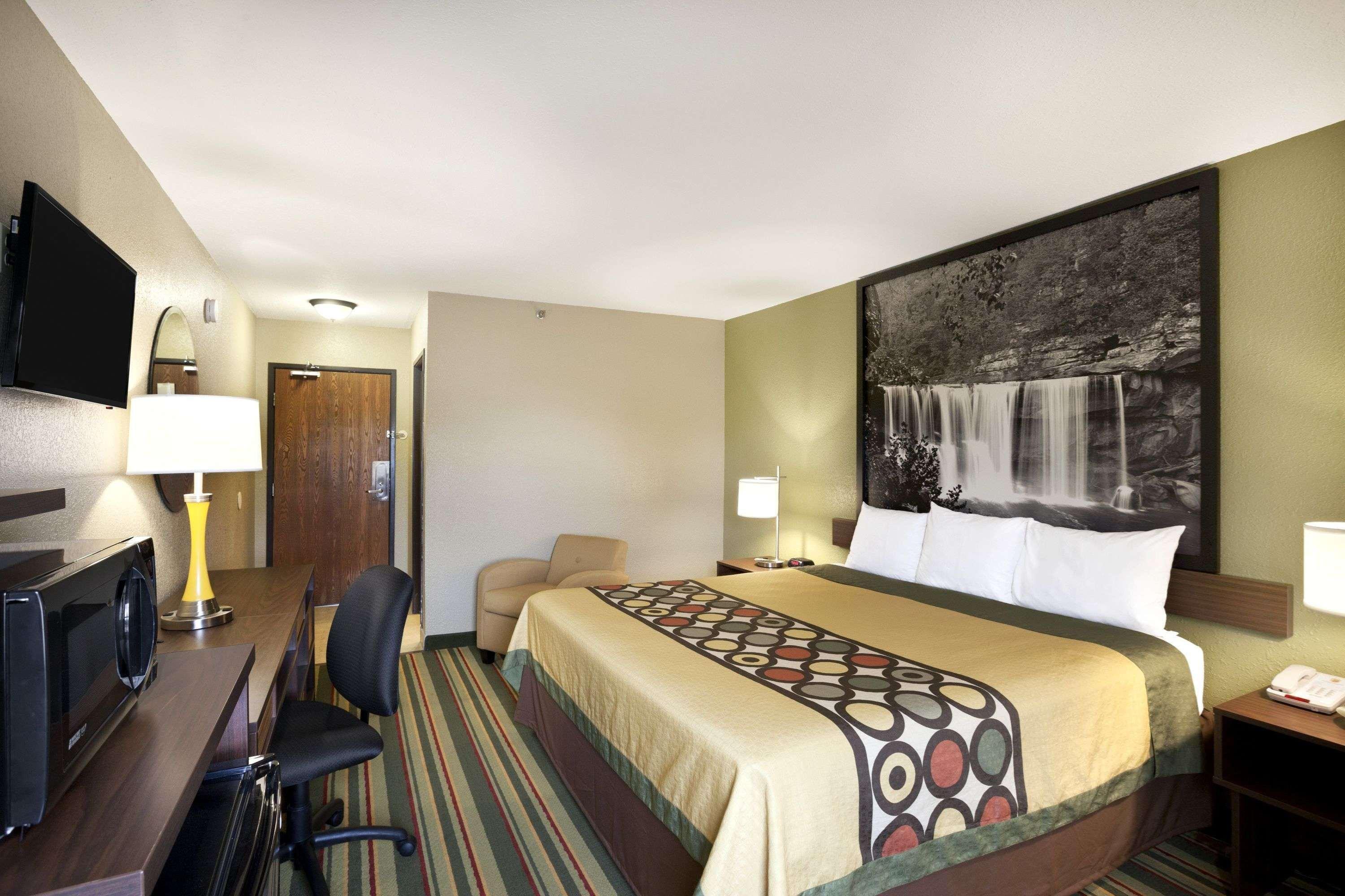 Super 8 By Wyndham Hotel 2*