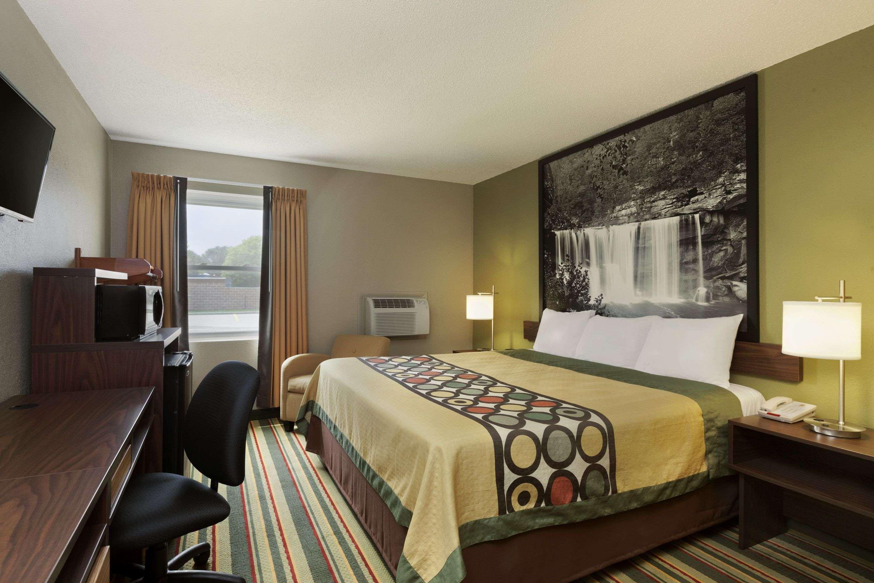 Hotel Super 8 By Wyndham 2*