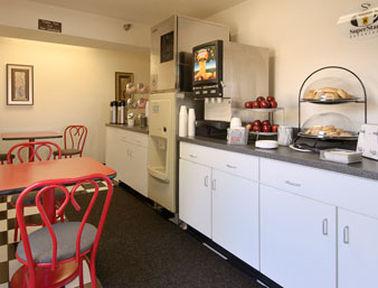 Super 8 By Wyndham Hotel 2*